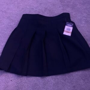 Izod Classic Black Pleated Skirt
